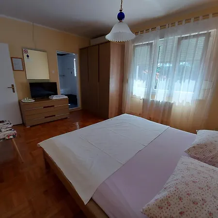 Kuca Luce בית הארחה מאלי לוסיניי