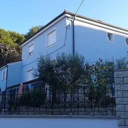 Kuca Luce 3* מאלי לוסיניי