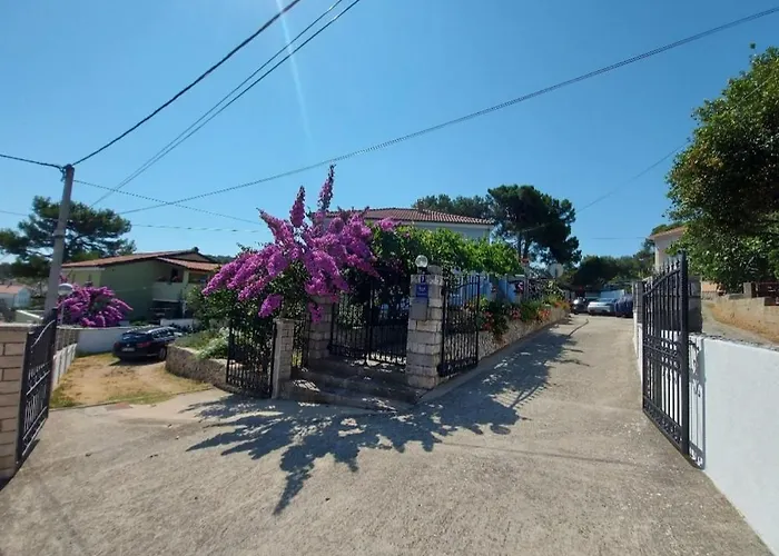 Pensiune Kuca Luce 3*